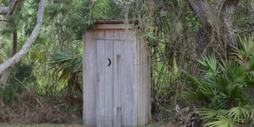 Why have the doors of outhouses crescent moons?