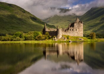 Scientist develops amazing self-healing concrete