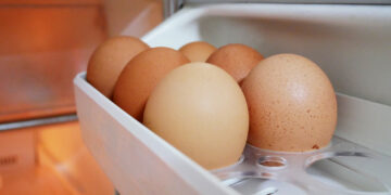 Should eggs be kept in the fridge?